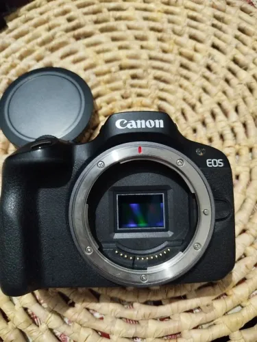 Canon R100 + lente do kit (59000 cliques)