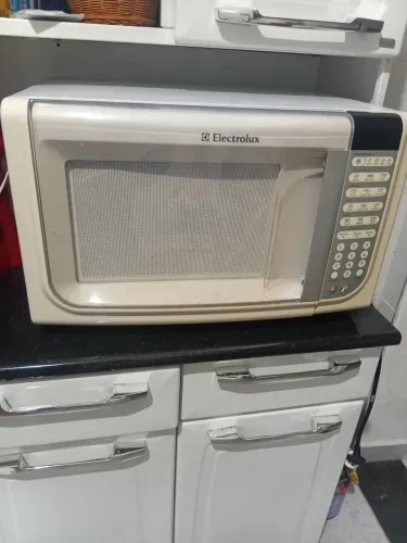 Microondas Electrolux 127v somente pra uso de peça ele parou de funcionar. 