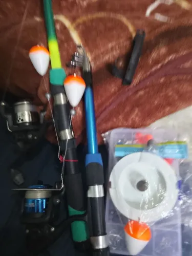 Varas de pesca , molinete 