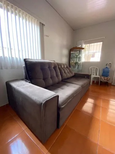 Sofá retrátil e reclinável com carregador USB 