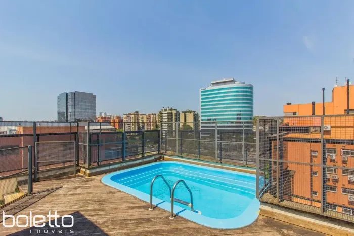 Cobertura com piscina e vista para o Iguatemi