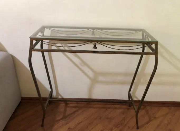 Aparador (base de vidro 80cm x 30cm)
