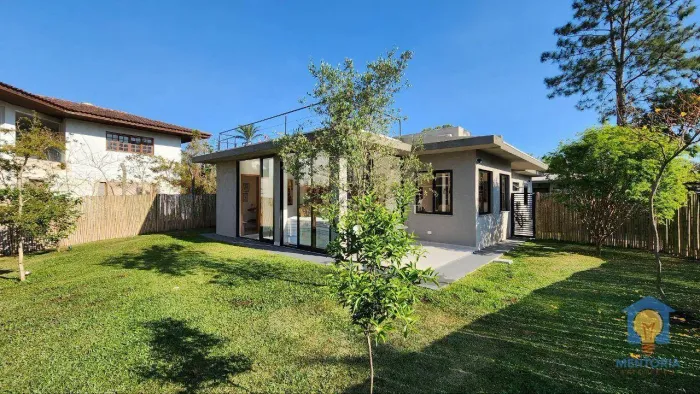 Casa térrea à venda no condomínio Vila dos Jacarandás - Granja Viana