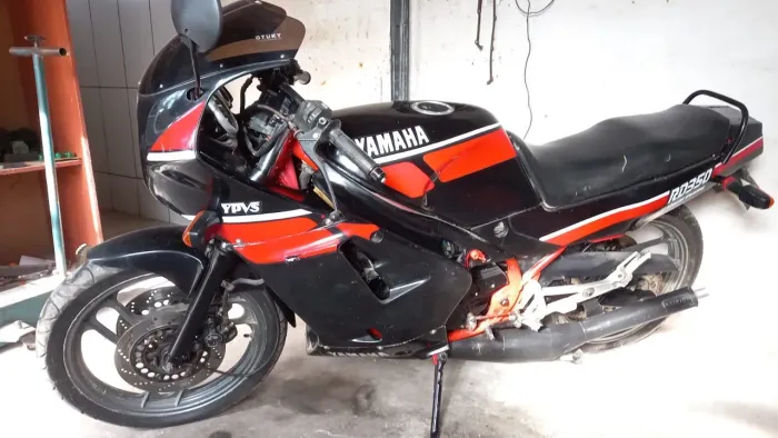VIÚVA NEGRA RD350 1987