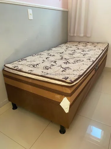 Cama Box solteiro com colchão acoplado