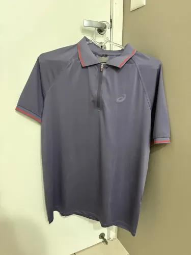 Polo Asics - tamanho M