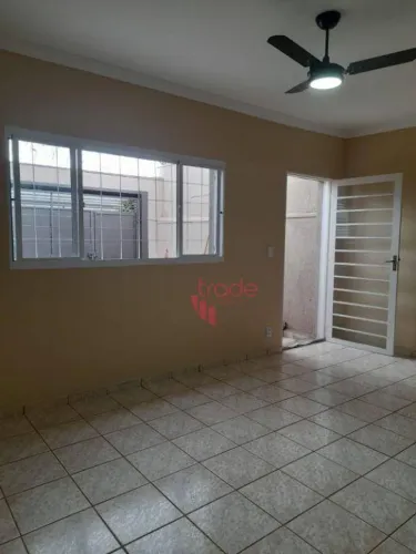 Casa à Venda com 02 Quartos no Bairro Independência em Ribeirão Preto com Quintal.