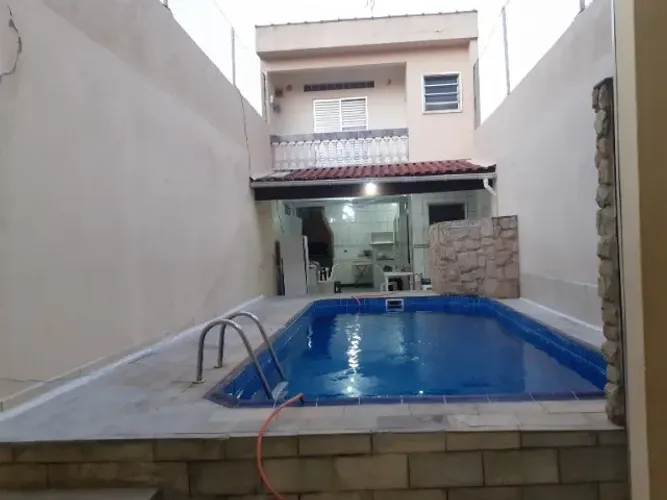 Casa-p/temp.-f.semana-Sab/dom. 890,00-5min da Praia-Piscina-churrasq-3dorts-4wc-sala gde