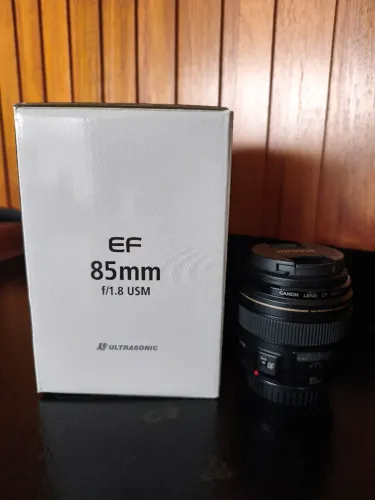 Objetiva Canon EF 85mm f/1.8 USM - Impecável / Completa na Caixa