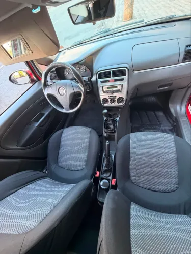 Fiat Punto Attractive 1.4 Fire Flex 8V 5P 2011