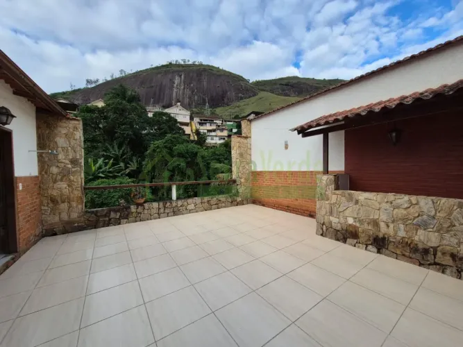 ITAMARATI ( EXCELENTE CASA EM LOCAL TRANQUILO) - composta de 3 quartos sendo 1 suíte com h