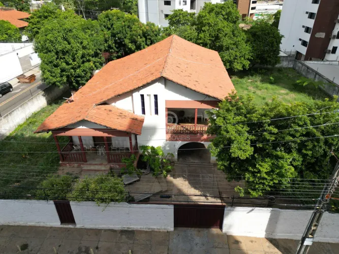 Casa Comercial para Locação: 3 Quartos, 1 Suíte, 2 Salas, 3 Banheiros, 6 Vagas de Garagem,