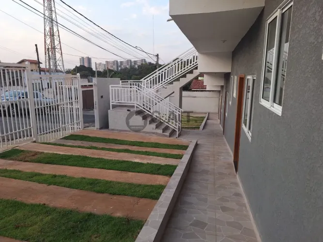 Kitnet à venda na Vila Haro, Sorocaba-SP: 1 quarto, 2 salas, 1 banheiro, 1 vaga de garagem
