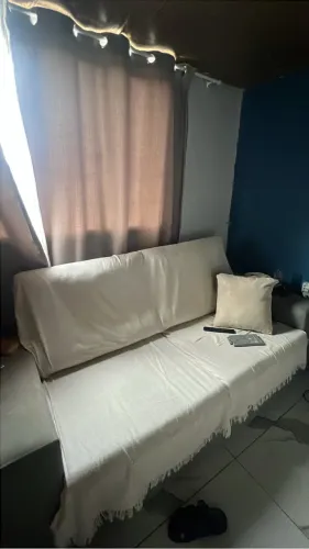 Sofá cinza claro 