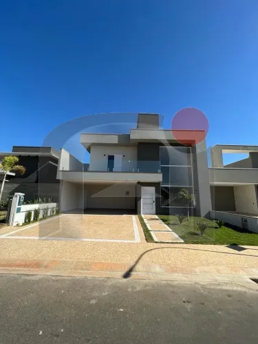 CASA COM PISCINA EM CONDOMÍNIO MUITO BEM LOCALIZADO