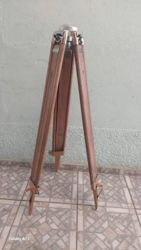Antigo Tripé kern Suisse Madeira 