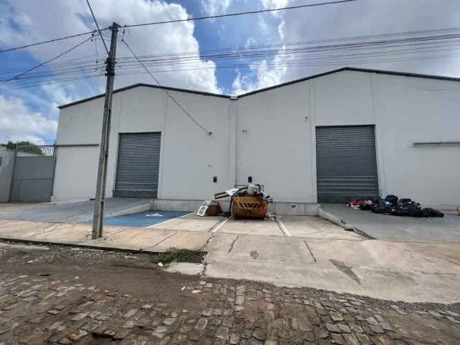 Alugo galpão comercial na zona leste de Teresina, 1.800m², docas, escritórios e estacion