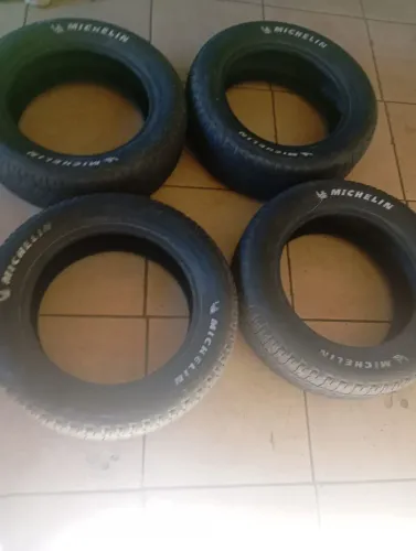 Vendo pneus aro 4 pneus 205/60 16