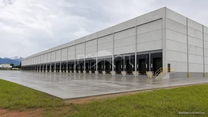 GALPÃO INDUSTRIAL/ COMERCIAL COM 10.160,10 M²