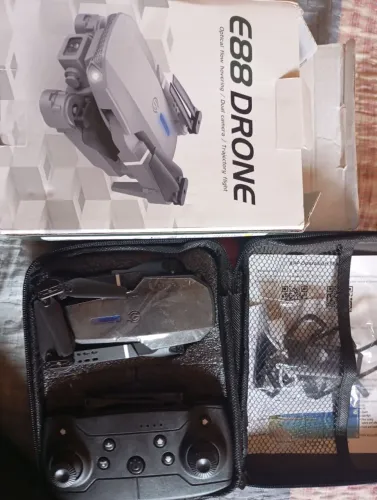 Vendo drone E88 completo.