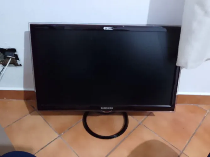 Vendo TV Samsung 24 polegadas em excelente estado e funcionando perfeitamente
