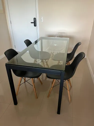 Mesa de Jantar Tok&Stok 6 Lugares com 6 Cadeiras - Tampo de Vidro