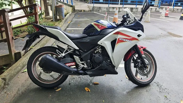 Vendo CBR 250r 2012