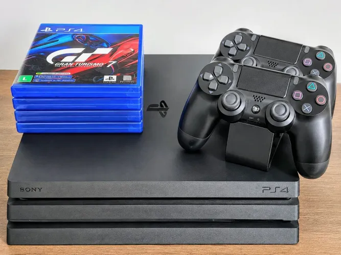 Ps4 pro em perfeito estado disponível pra venda! Chama!!!