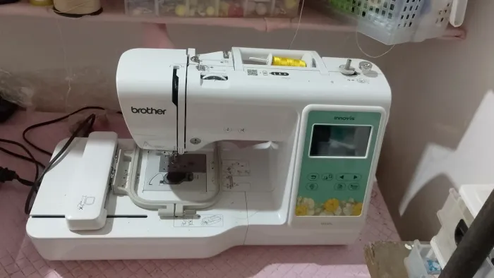 Máquina de Bordar Brother PE550D - Estado de Nova!