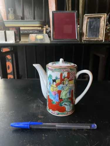 Pequeno bule antigo em porcelana chinesa (ref:360)