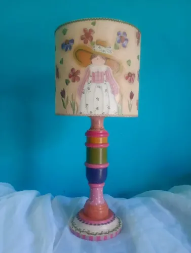 Abajur / luminária de mesa em madeira infantil colorido