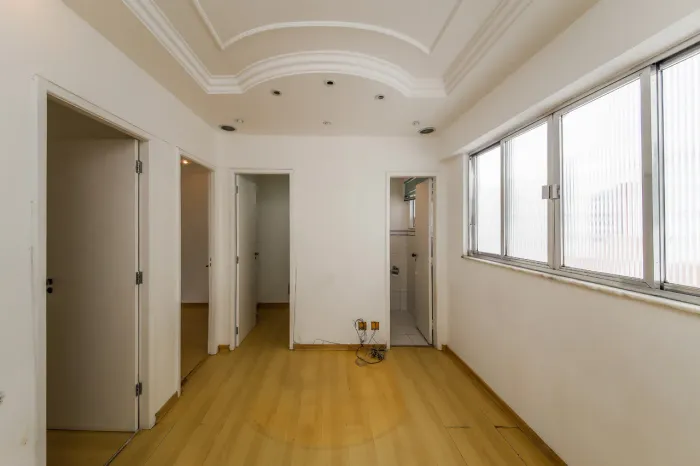 Sala comercial dividida com 2 consultórios no Centro para venda