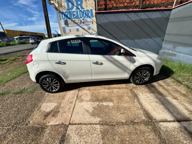 Fiat Bravo Essence 1.8 Flex 16V 5P 2014