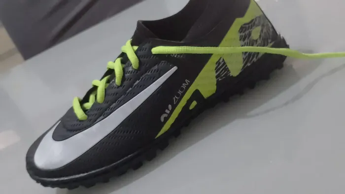 Chuteira Nike society, Preta com verde