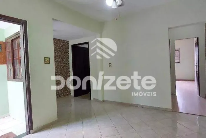 Casa à venda em Vila Pires, Santo André  2 quartos, quintal e churrasqueira