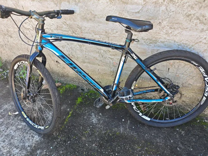 ? VENDE-SE - FIRST T-SIX ARO 26 | EXCELENTE ESTADO ?