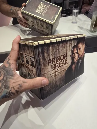 Box incrível de Prison Break! 23 discos completo.<br>23 discos com a coleção completa!