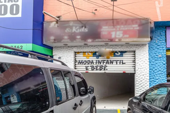 Loja na Rua Jamil João Zarif, 242  100 m²