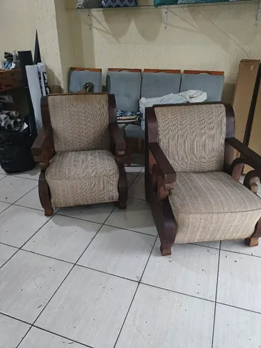 Par de poltronas.