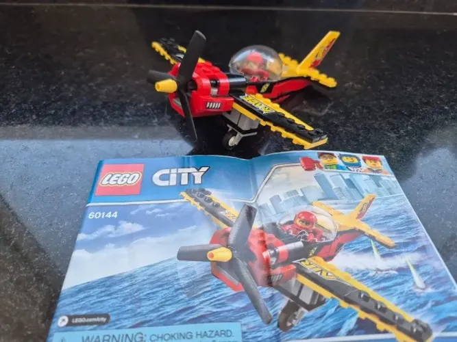 Lego City Avião de Corrida 60144 89 peças 5 - 12 anos