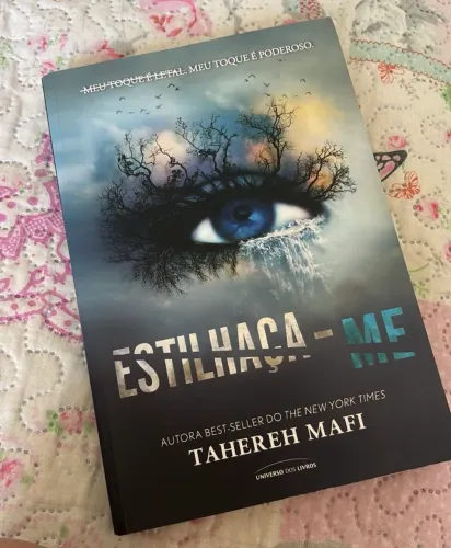 Livro Estilhaça-me Novo