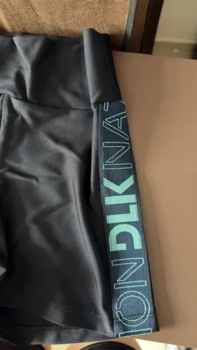 Short academia, DLK, nunca usado. Veste P. Alta compressão.