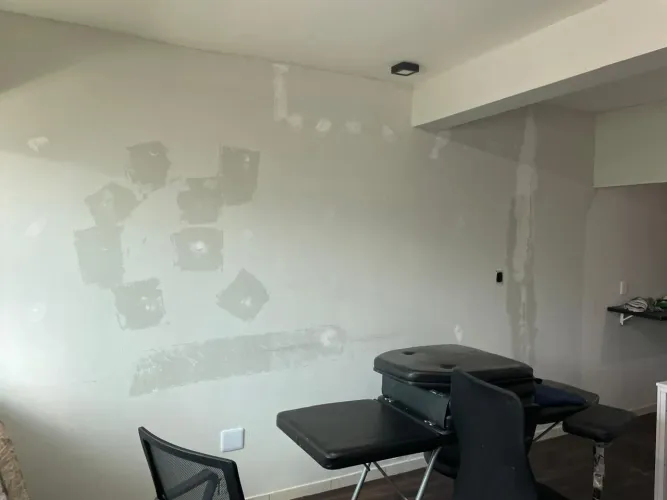 Alugo Ótima Sala Comercial, ao lado do Super Adega - Guará II