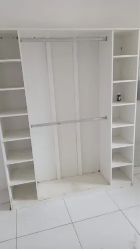 Guarda roupa embutido