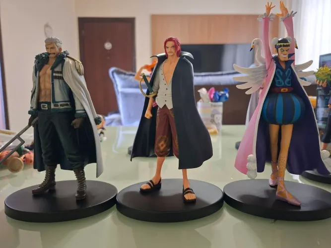 One piece the grandline men shanks, smoker e bon clay (preço unitario)