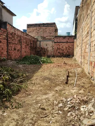 Terreno no Bairro de São Raimundo. Medindo 7m de frente por 22,20 m de fundos 155,40 m²