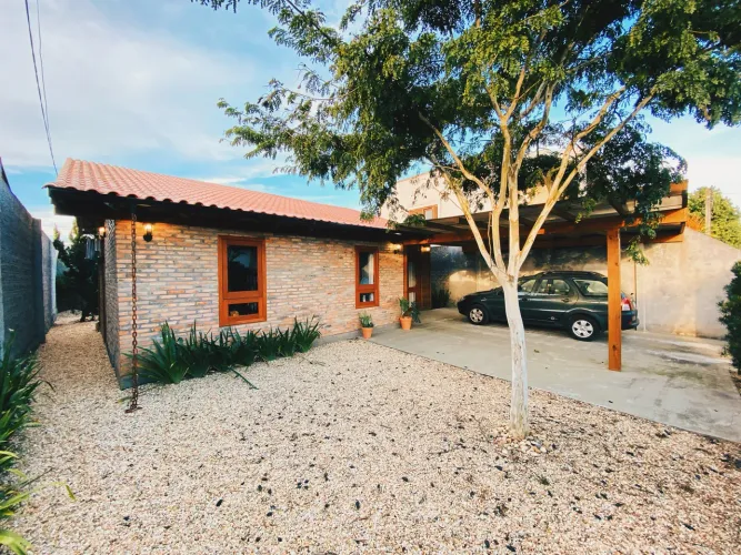 Casa ótima localização Sta Rosa