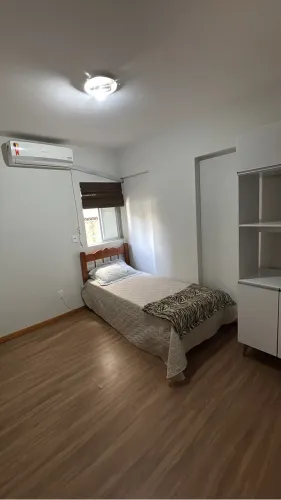 Vende-se cama de solteiro
