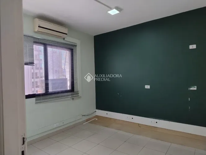 Sala comercial na vila Guiomar em Santo André com 38 m2 de área privativa e 1 vaga de gara