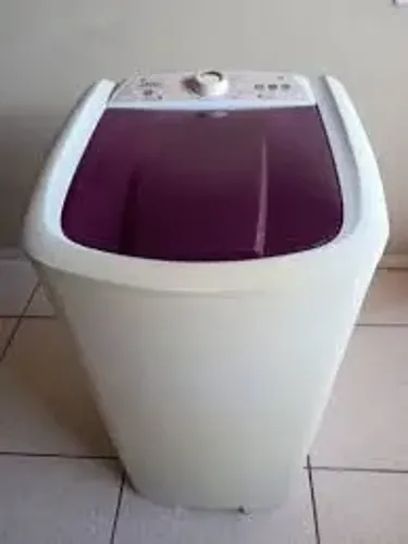 Tanquinho Arno 10 kilos , Motor perfeito , gabinete com vazamento, 